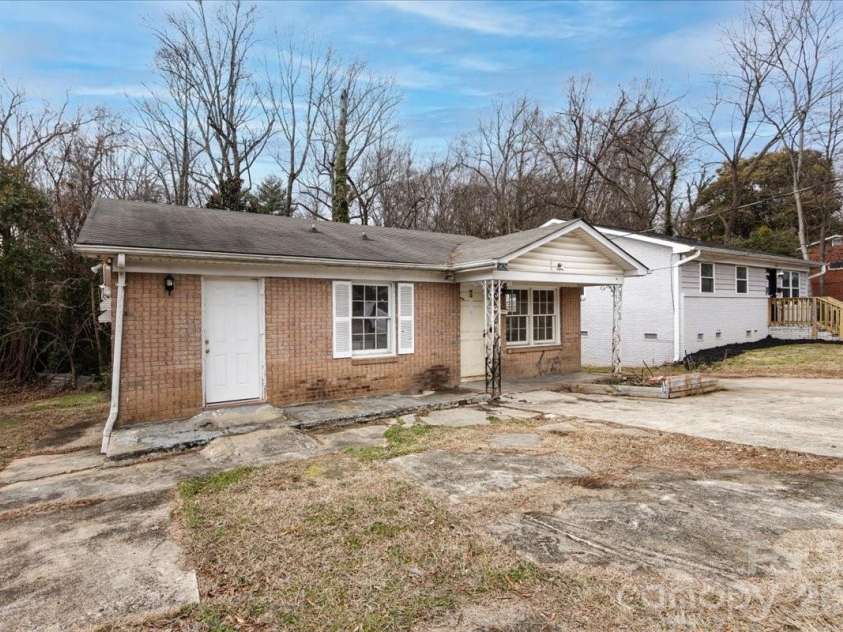 1628 Eastway Drive, Charlotte, NC 28205.  MLS# CAR4344022, YatesRealty ID 2567. 