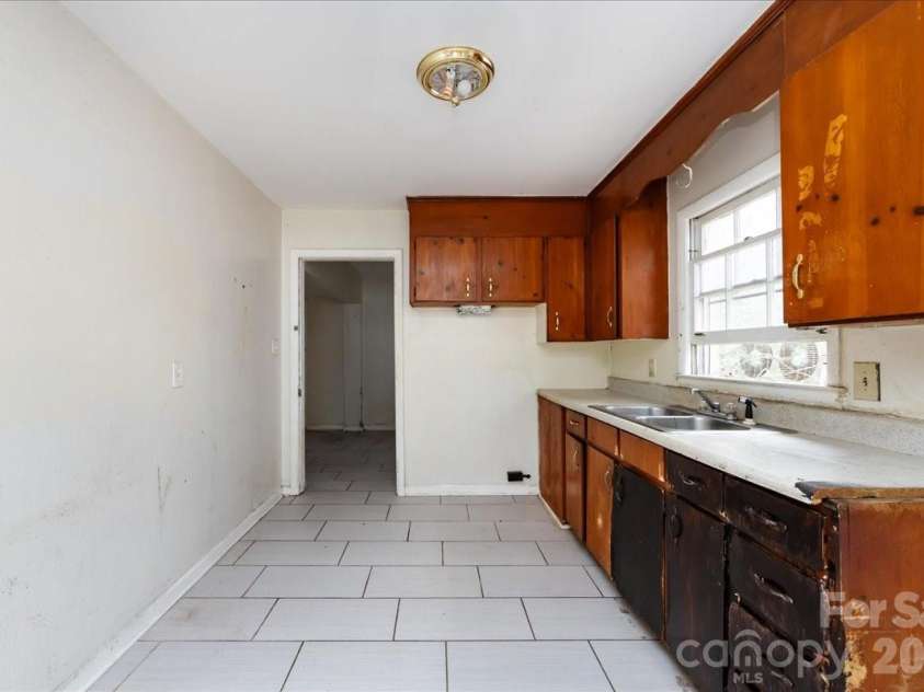 1628 Eastway Drive, Charlotte, NC 28205.  MLS# CAR4344022, YatesRealty ID 2567. Unit A