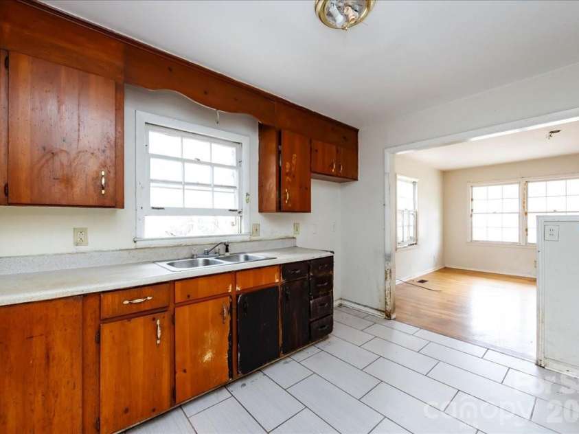 1628 Eastway Drive, Charlotte, NC 28205.  MLS# CAR4344022, YatesRealty ID 2567. Unit A