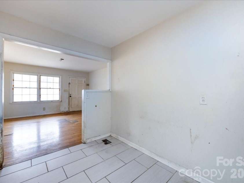 1628 Eastway Drive, Charlotte, NC 28205.  MLS# CAR4344022, YatesRealty ID 2567. Unit A