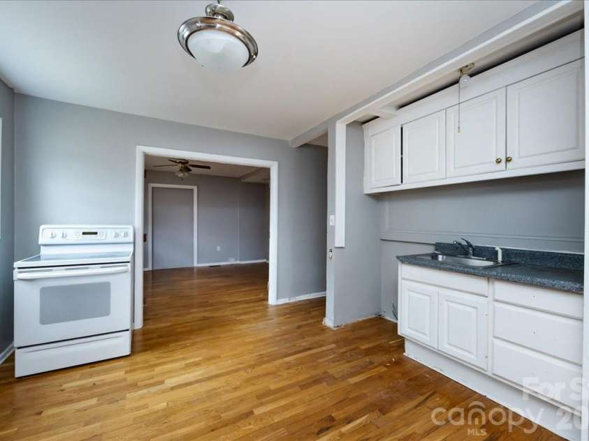 1628 Eastway Drive, Charlotte, NC 28205.  MLS# CAR4344022, YatesRealty ID 2567. Unit B