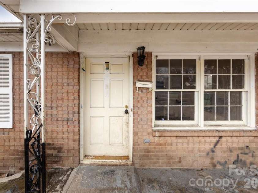 1628 Eastway Drive, Charlotte, NC 28205.  MLS# CAR4360774, YatesRealty ID 2567. 