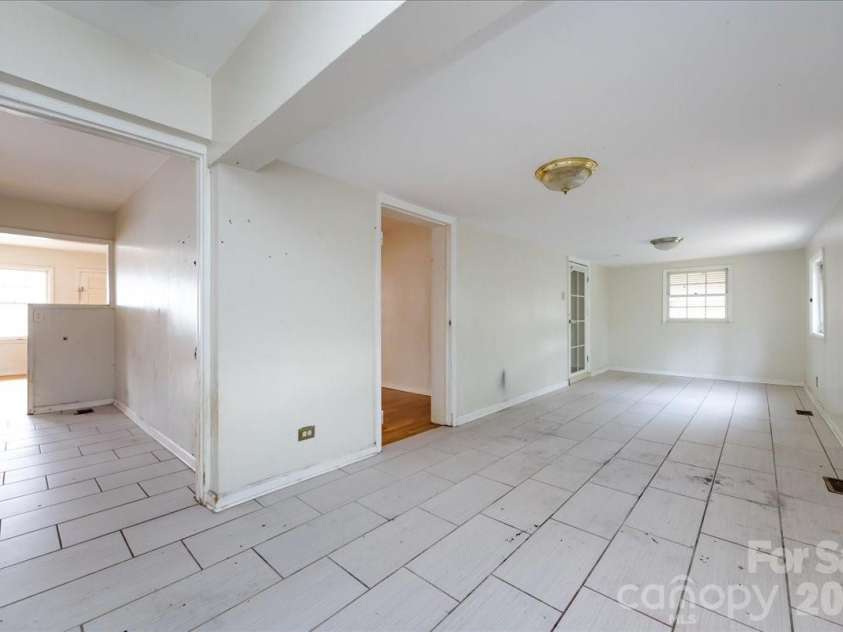 1628 Eastway Drive, Charlotte, NC 28205.  MLS# CAR4360774, YatesRealty ID 2567. 