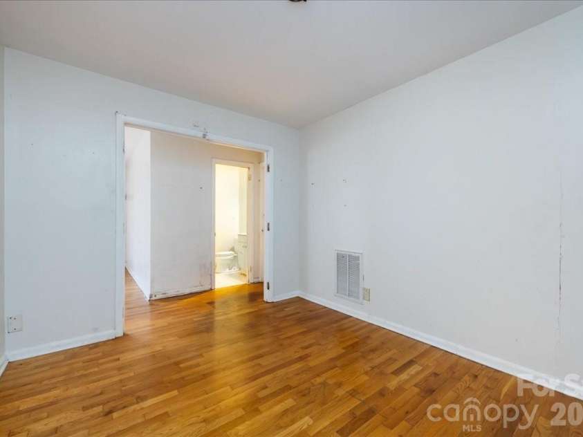 1628 Eastway Drive, Charlotte, NC 28205.  MLS# CAR4360774, YatesRealty ID 2567. 