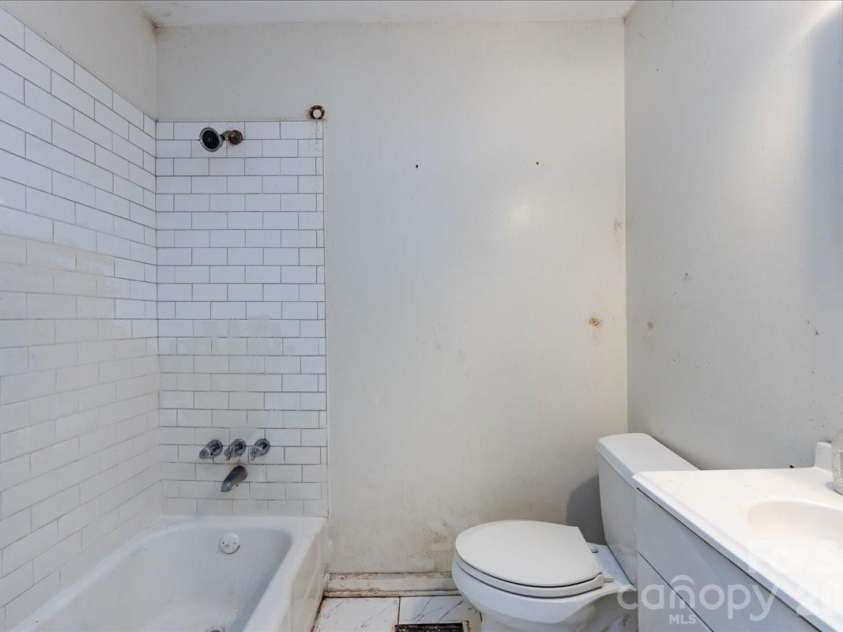 1628 Eastway Drive, Charlotte, NC 28205.  MLS# CAR4360774, YatesRealty ID 2567. 