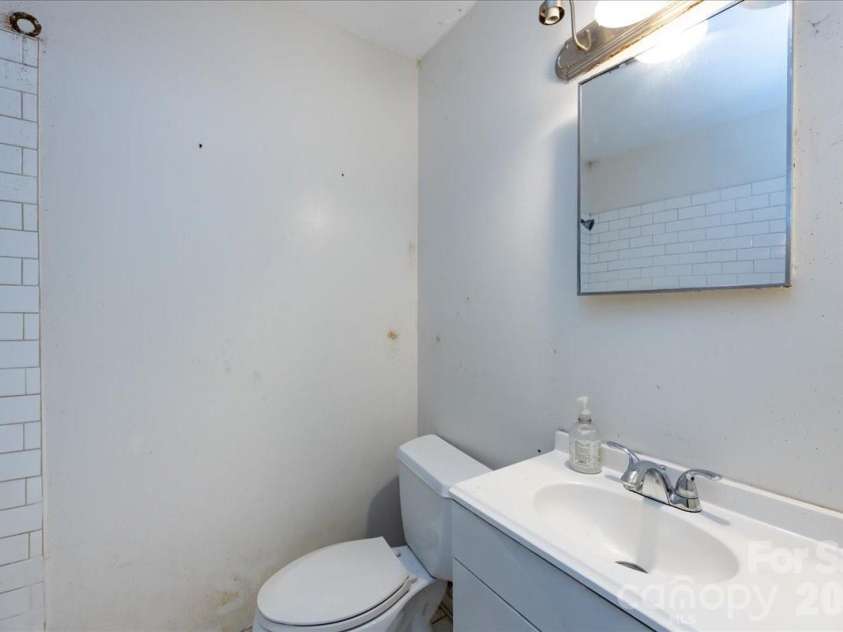 1628 Eastway Drive, Charlotte, NC 28205.  MLS# CAR4360774, YatesRealty ID 2567. 