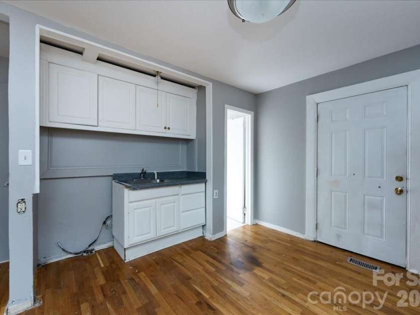 1628 Eastway Drive, Charlotte, NC 28205.  MLS# CAR4360774, YatesRealty ID 2567. 