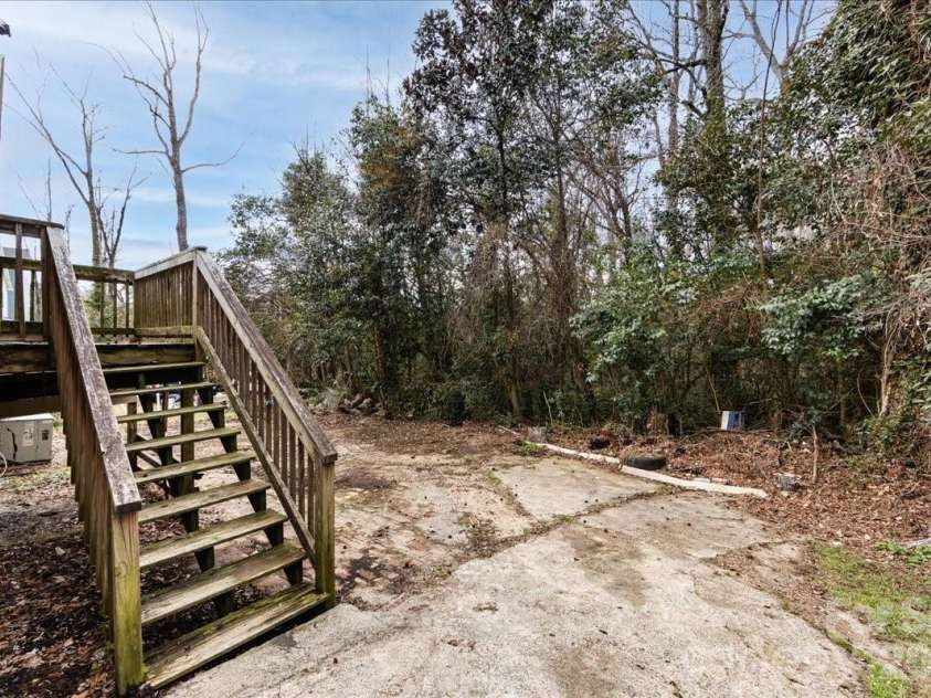 1628 Eastway Drive, Charlotte, NC 28205.  MLS# CAR4360774, YatesRealty ID 2567. 