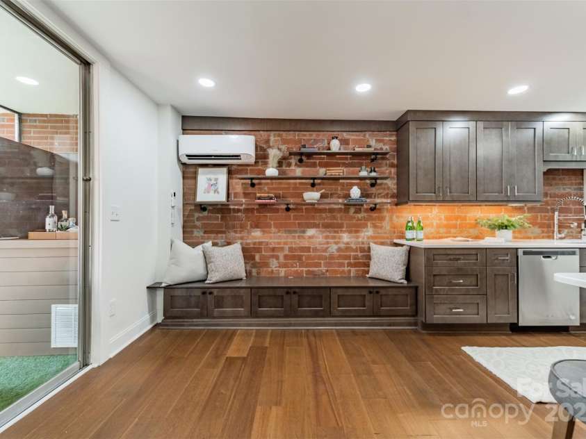 400 Queens Road, Charlotte, NC 28207.  MLS# CAR4309100, YatesRealty ID 2567. One of a kind built-ins