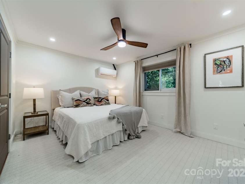 400 Queens Road, Charlotte, NC 28207.  MLS# CAR4309100, YatesRealty ID 2567. Primary Bedroom