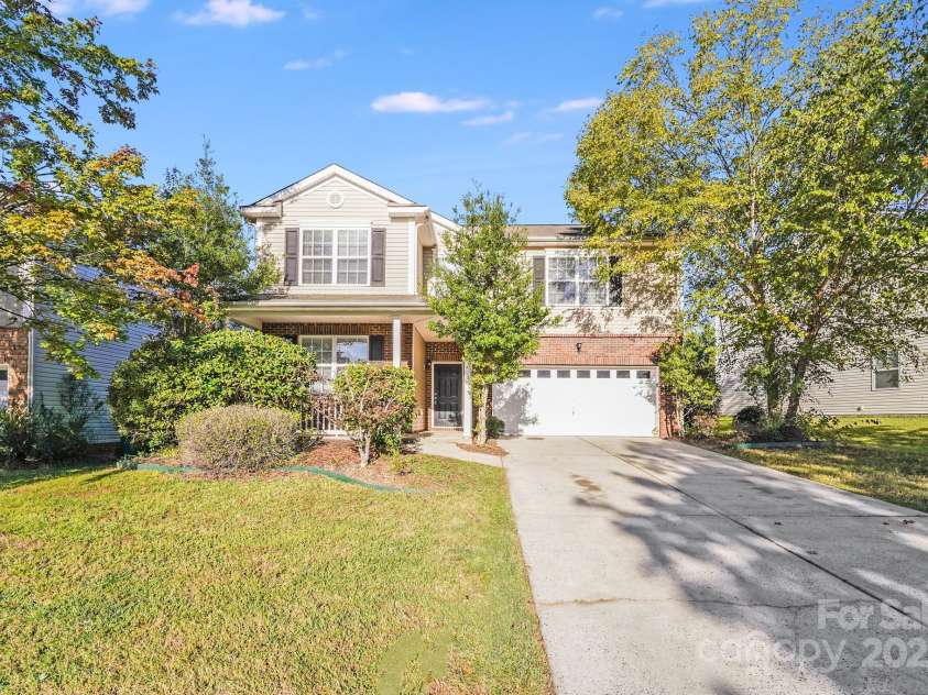 7403 Lamplighter Close Drive, Matthews, NC 28105.  MLS# CAR4308717, YatesRealty ID 2567. 