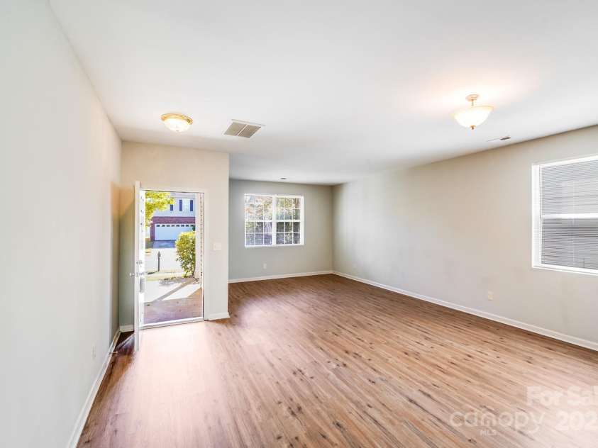 7403 Lamplighter Close Drive, Matthews, NC 28105.  MLS# CAR4308717, YatesRealty ID 2567. 