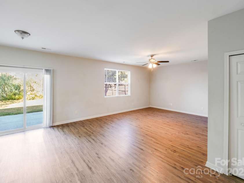 7403 Lamplighter Close Drive, Matthews, NC 28105.  MLS# CAR4308717, YatesRealty ID 2567. 