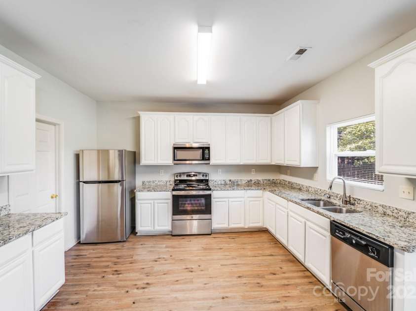 7403 Lamplighter Close Drive, Matthews, NC 28105.  MLS# CAR4308717, YatesRealty ID 2567. 