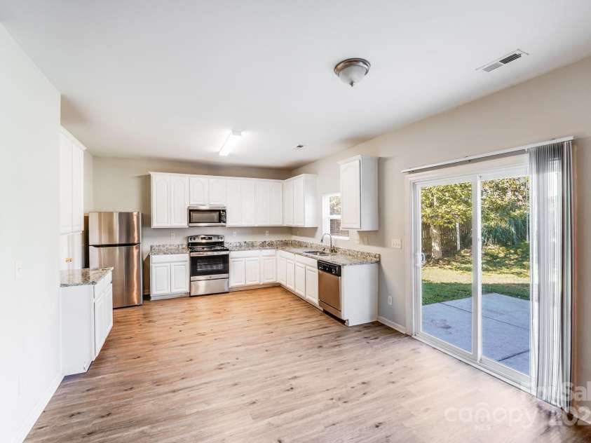 7403 Lamplighter Close Drive, Matthews, NC 28105.  MLS# CAR4308717, YatesRealty ID 2567. 