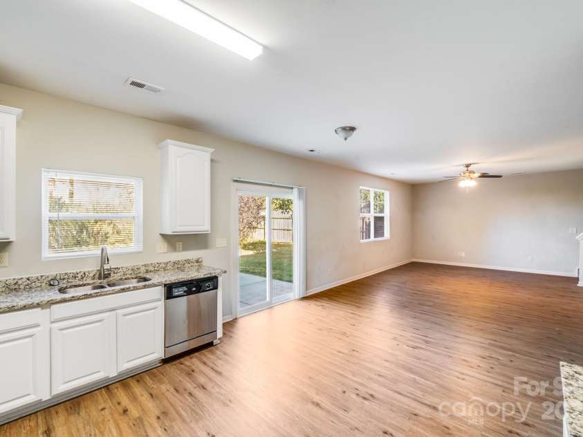 7403 Lamplighter Close Drive, Matthews, NC 28105.  MLS# CAR4308717, YatesRealty ID 2567. 