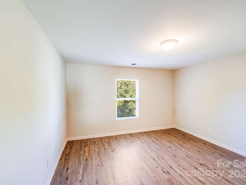 7403 Lamplighter Close Drive, Matthews, NC 28105.  MLS# CAR4308717, YatesRealty ID 2567. 