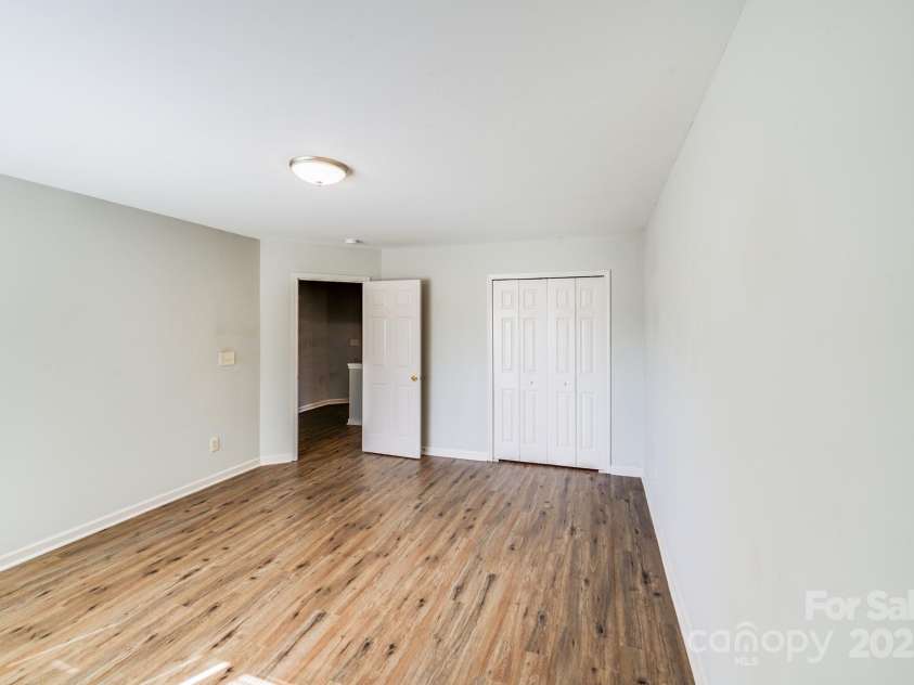 7403 Lamplighter Close Drive, Matthews, NC 28105.  MLS# CAR4308717, YatesRealty ID 2567. 