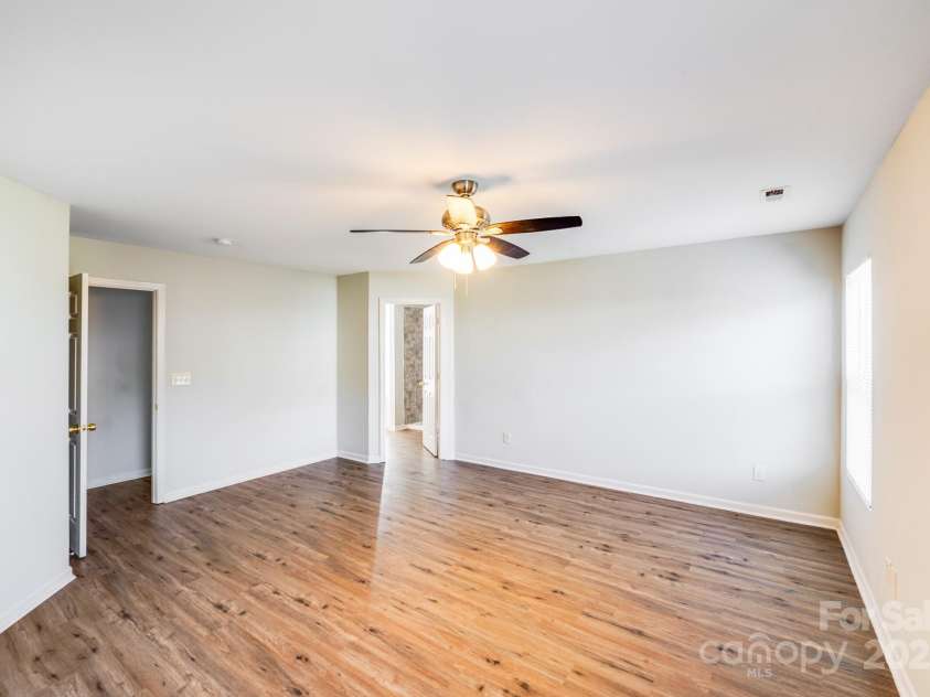 7403 Lamplighter Close Drive, Matthews, NC 28105.  MLS# CAR4308717, YatesRealty ID 2567. 