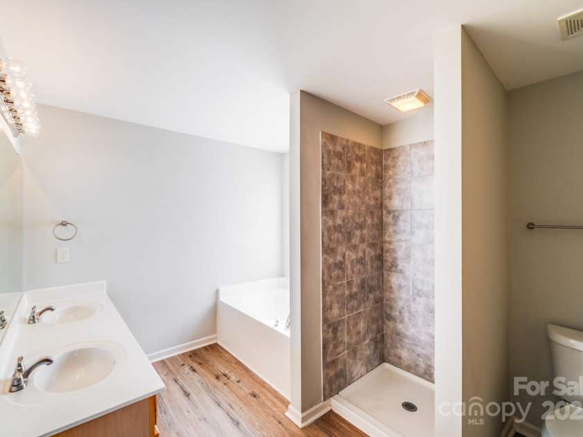 7403 Lamplighter Close Drive, Matthews, NC 28105.  MLS# CAR4308717, YatesRealty ID 2567. 