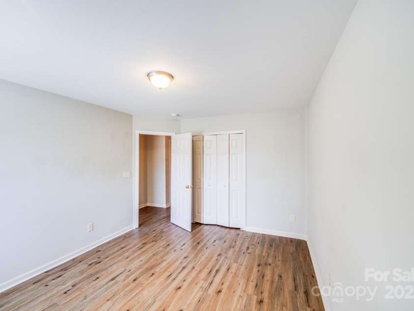 7403 Lamplighter Close Drive, Matthews, NC 28105.  MLS# CAR4308717, YatesRealty ID 2567. 