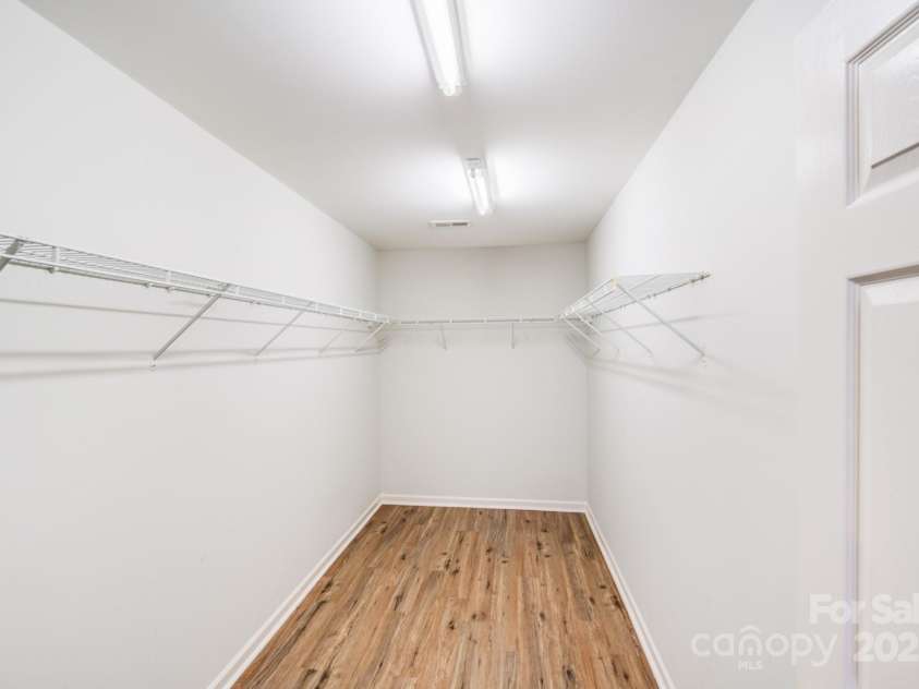 7403 Lamplighter Close Drive, Matthews, NC 28105.  MLS# CAR4308717, YatesRealty ID 2567. 