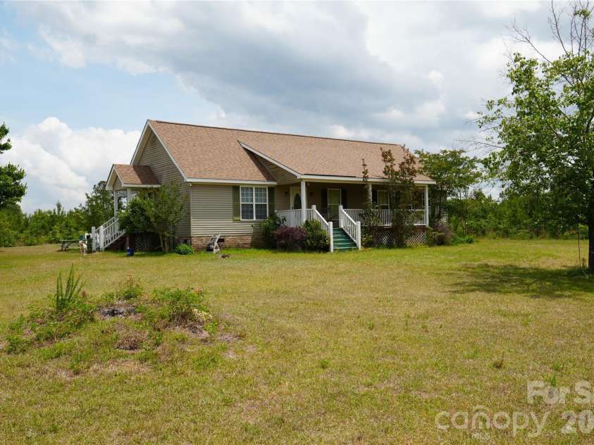 424 Press Walters Road, Hartsville, SC 29550.  MLS# CAR4385452, YatesRealty ID 25671. 