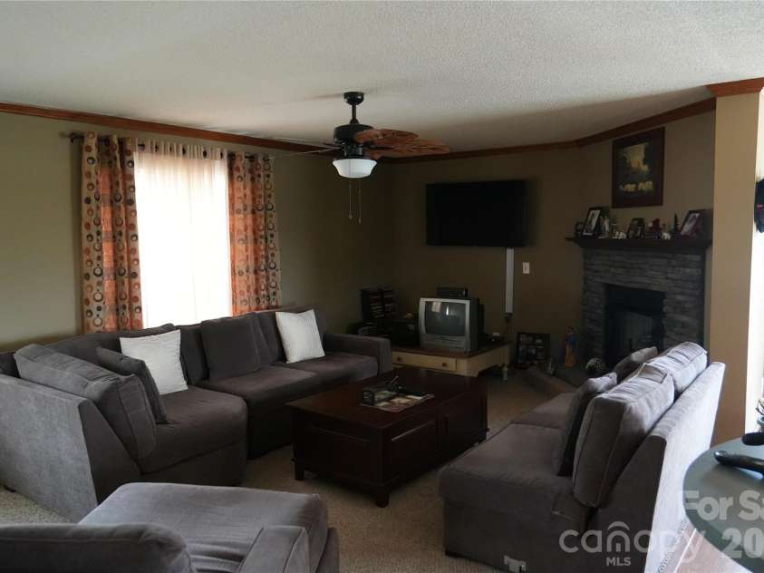 424 Press Walters Road, Hartsville, SC 29550.  MLS# CAR4385452, YatesRealty ID 25671. 