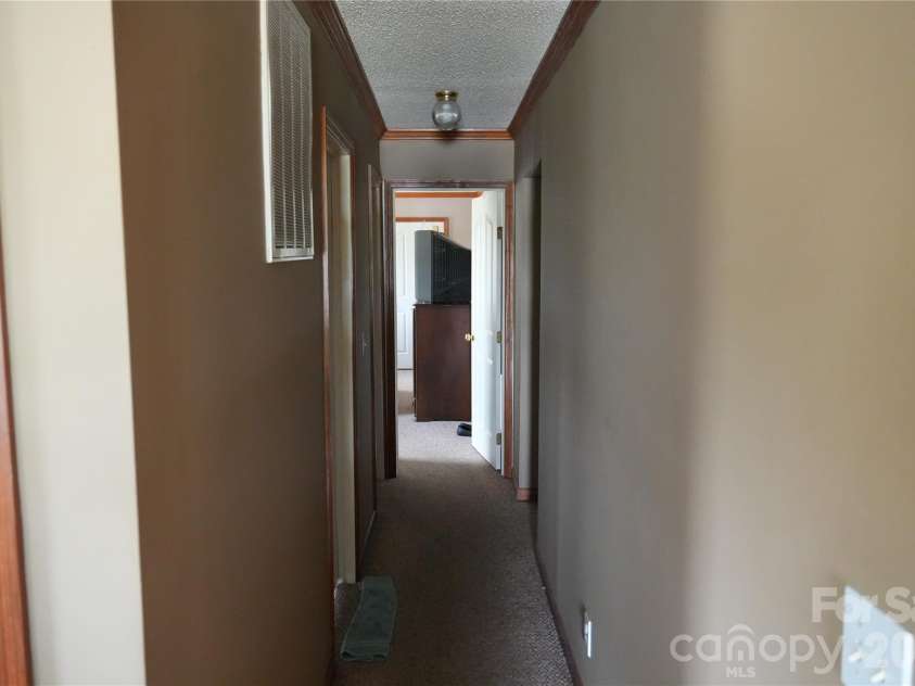 424 Press Walters Road, Hartsville, SC 29550.  MLS# CAR4385452, YatesRealty ID 25671. 