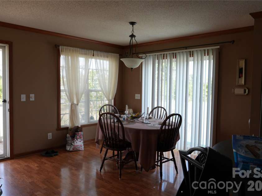 424 Press Walters Road, Hartsville, SC 29550.  MLS# CAR4385452, YatesRealty ID 25671. 