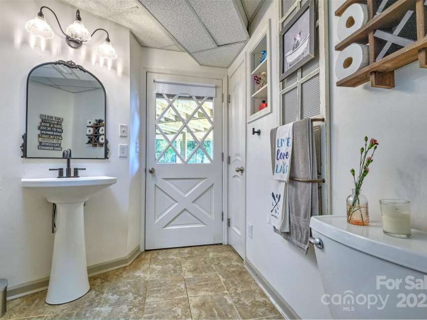 5390 Hudson Road, Lake Wylie, SC 29710.  MLS# CAR4274275, YatesRealty ID 25672. Full bath downstairs