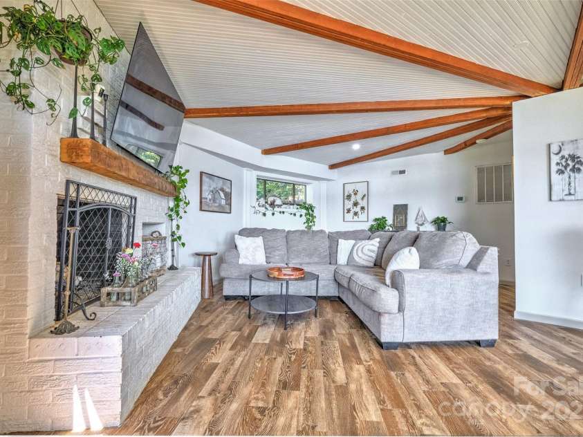 5390 Hudson Road, Lake Wylie, SC 29710.  MLS# CAR4274275, YatesRealty ID 25672. Great for a man cave