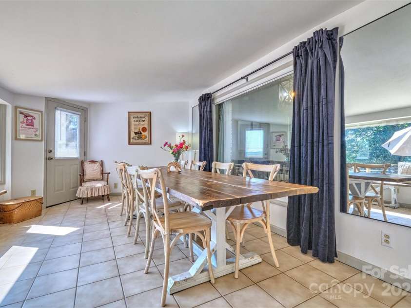 5390 Hudson Road, Lake Wylie, SC 29710.  MLS# CAR4274275, YatesRealty ID 25672. Large dining area