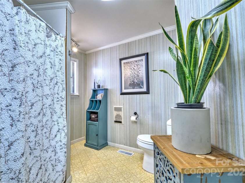 5390 Hudson Road, Lake Wylie, SC 29710.  MLS# CAR4274275, YatesRealty ID 25672. Master bathroom