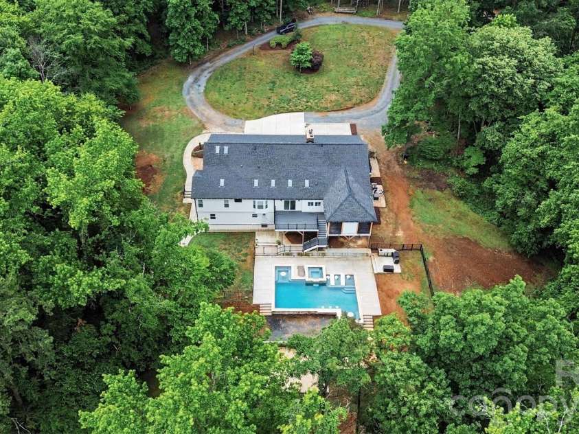 6201 Cory Bret Lane, Charlotte, NC 28278.  MLS# CAR4380325, YatesRealty ID 25672. 