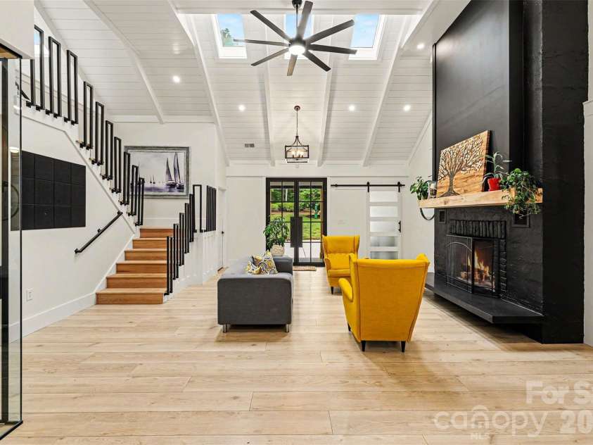 6201 Cory Bret Lane, Charlotte, NC 28278.  MLS# CAR4380325, YatesRealty ID 25672. 