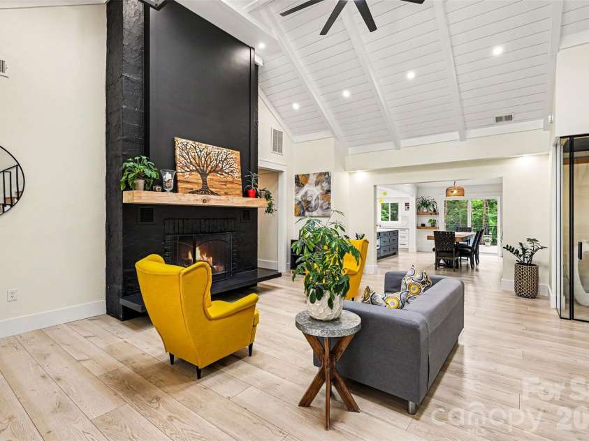 6201 Cory Bret Lane, Charlotte, NC 28278.  MLS# CAR4380325, YatesRealty ID 25672. 
