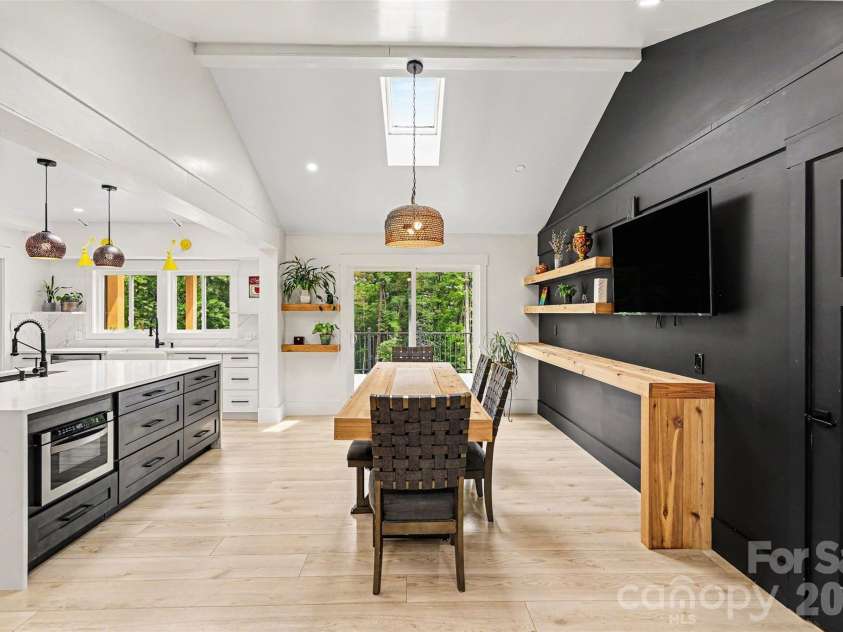 6201 Cory Bret Lane, Charlotte, NC 28278.  MLS# CAR4380325, YatesRealty ID 25672. 