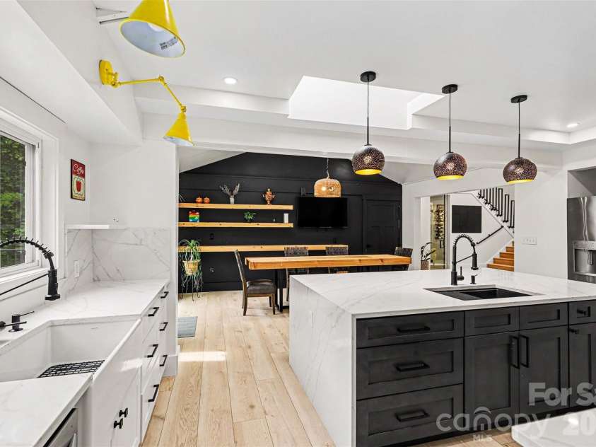 6201 Cory Bret Lane, Charlotte, NC 28278.  MLS# CAR4380325, YatesRealty ID 25672. 