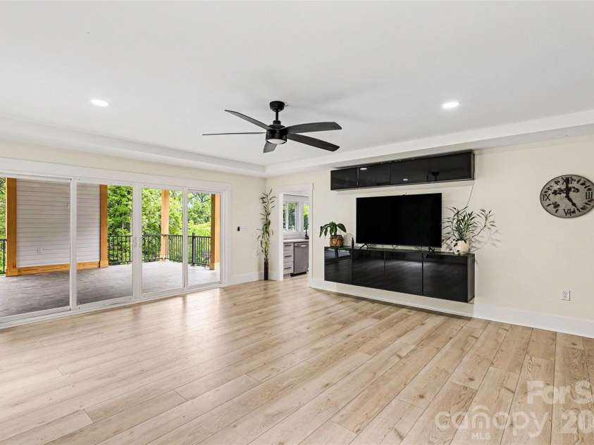 6201 Cory Bret Lane, Charlotte, NC 28278.  MLS# CAR4380325, YatesRealty ID 25672. 