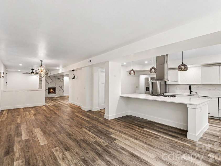 6201 Cory Bret Lane, Charlotte, NC 28278.  MLS# CAR4380325, YatesRealty ID 25672. 