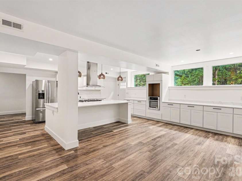 6201 Cory Bret Lane, Charlotte, NC 28278.  MLS# CAR4380325, YatesRealty ID 25672. 