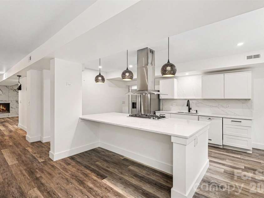 6201 Cory Bret Lane, Charlotte, NC 28278.  MLS# CAR4380325, YatesRealty ID 25672. 