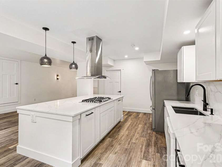 6201 Cory Bret Lane, Charlotte, NC 28278.  MLS# CAR4380325, YatesRealty ID 25672. 