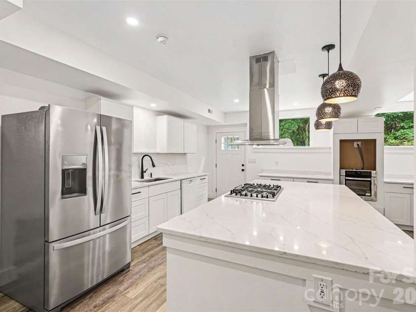 6201 Cory Bret Lane, Charlotte, NC 28278.  MLS# CAR4380325, YatesRealty ID 25672. 