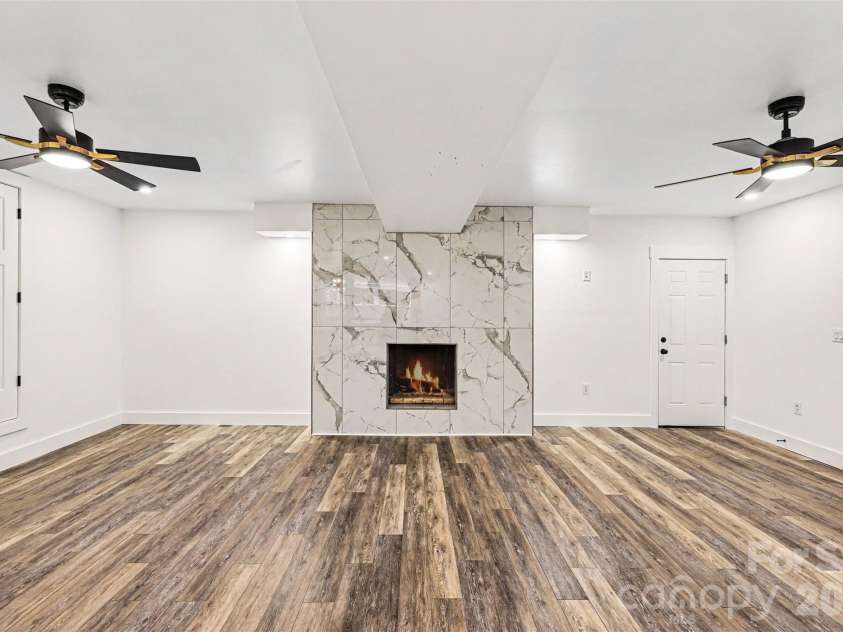 6201 Cory Bret Lane, Charlotte, NC 28278.  MLS# CAR4380325, YatesRealty ID 25672. 