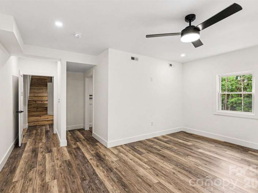 6201 Cory Bret Lane, Charlotte, NC 28278.  MLS# CAR4380325, YatesRealty ID 25672. 