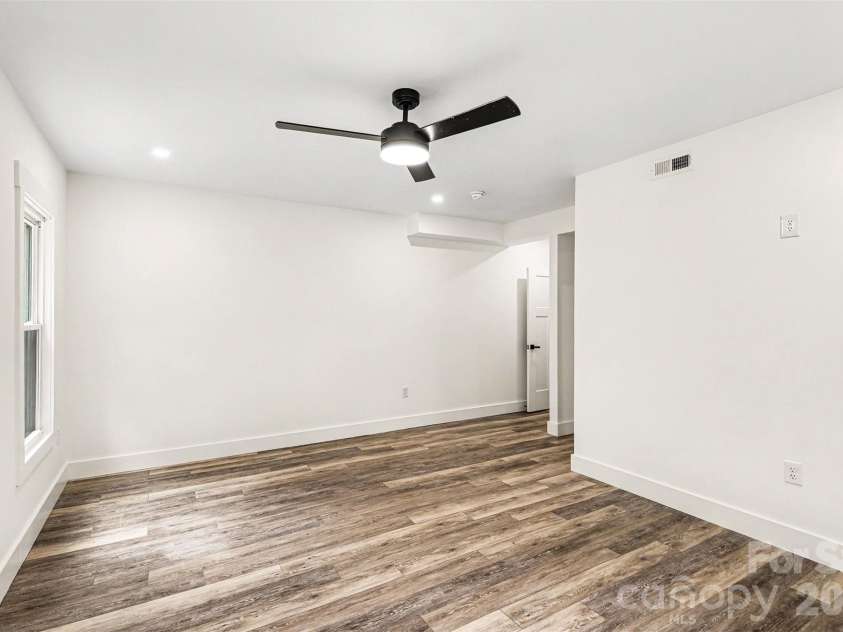 6201 Cory Bret Lane, Charlotte, NC 28278.  MLS# CAR4380325, YatesRealty ID 25672. 