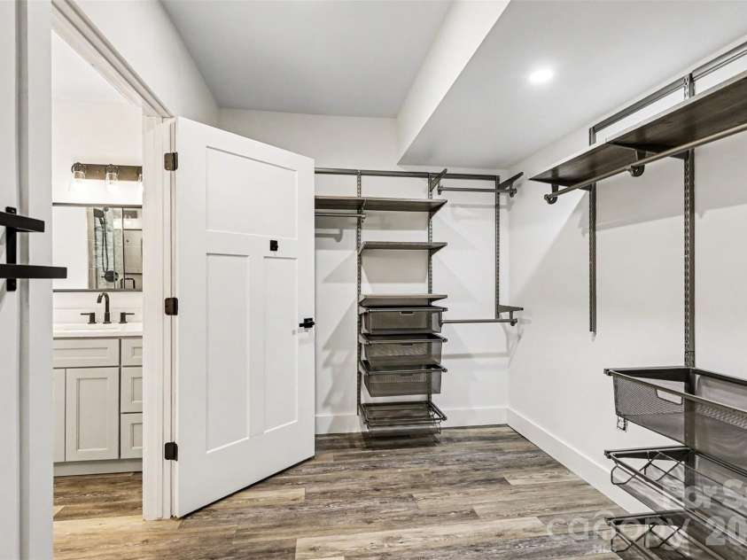 6201 Cory Bret Lane, Charlotte, NC 28278.  MLS# CAR4380325, YatesRealty ID 25672. 