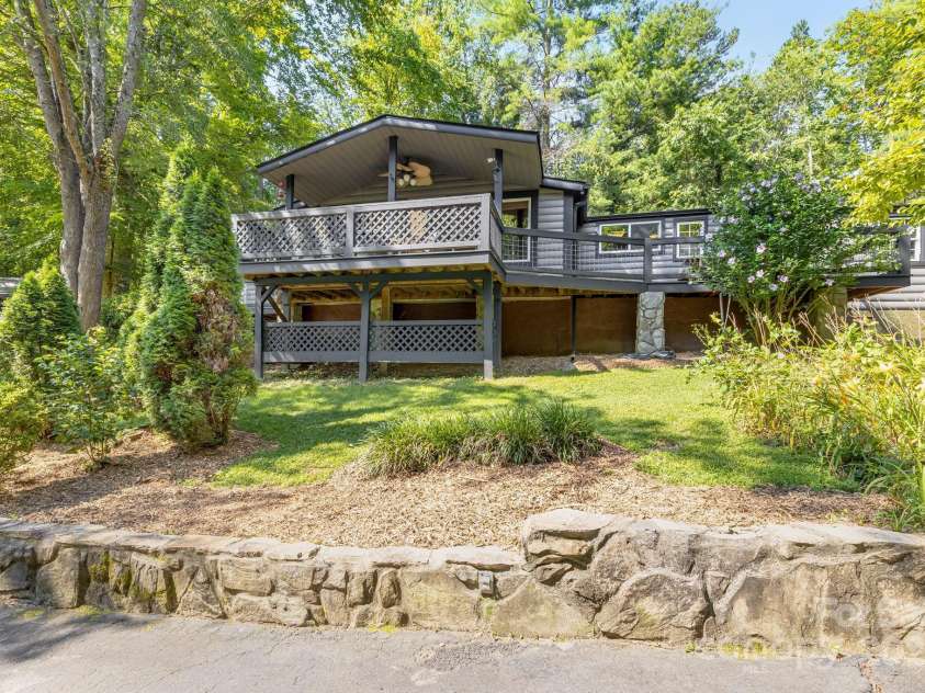 19 Timbers Edge Lane, Fairview, NC 28730.  MLS# CAR4278405, YatesRealty ID 25673. 